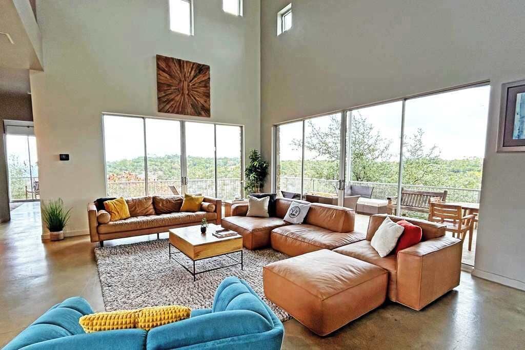 House (4 Bedrooms) | Front of property