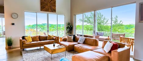 House (4 Bedrooms) | Front of property