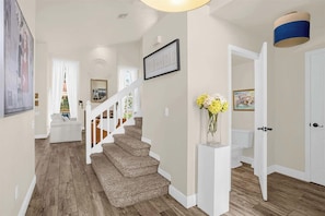 House (4 Bedrooms) | Interior - Upstay - Home w Garden, BBQ and Games at Golf Club (Orlando)
