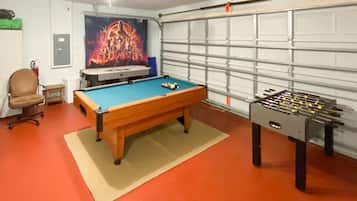 House (5 Bedrooms) | Interior