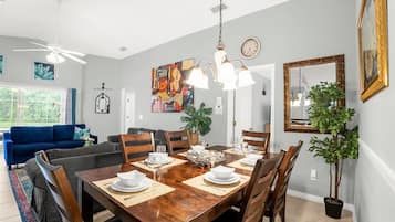 House (5 Bedrooms) | Interior