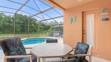 House (5 Bedrooms) | Interior