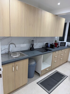 Microwave, electric kettle, toaster, cookware/dishes/utensils