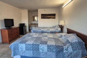 Room, Non Smoking (2 Full Beds) | Iron/ironing board, free WiFi, bed sheets - Central Motel Kissimmee Near Disney World (Kissimmee)