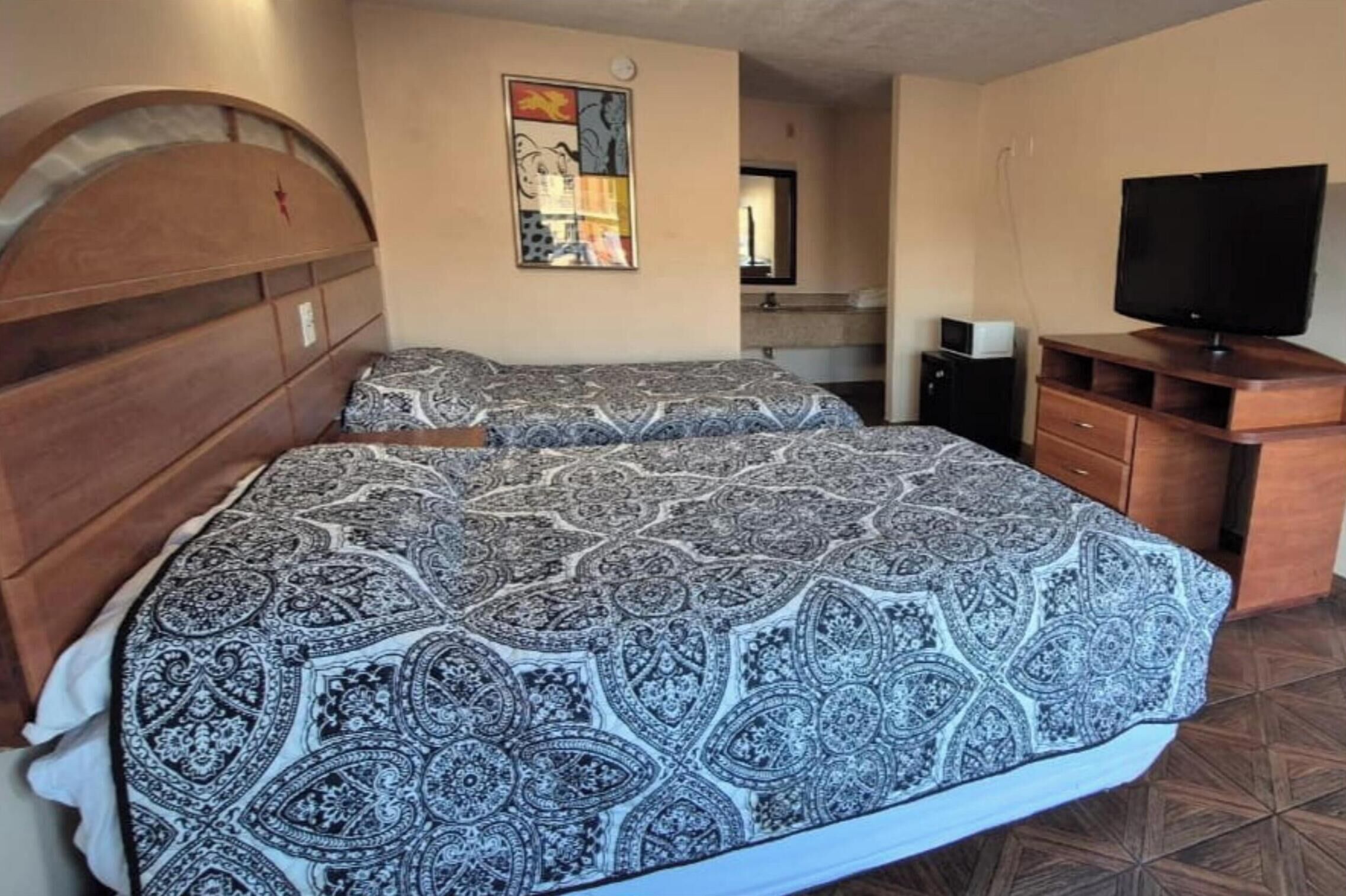 Habitació Deluxe, no fumadors (2 Full Beds) | Planxa i posts de planxar, wifi gratuïta i roba de llit 