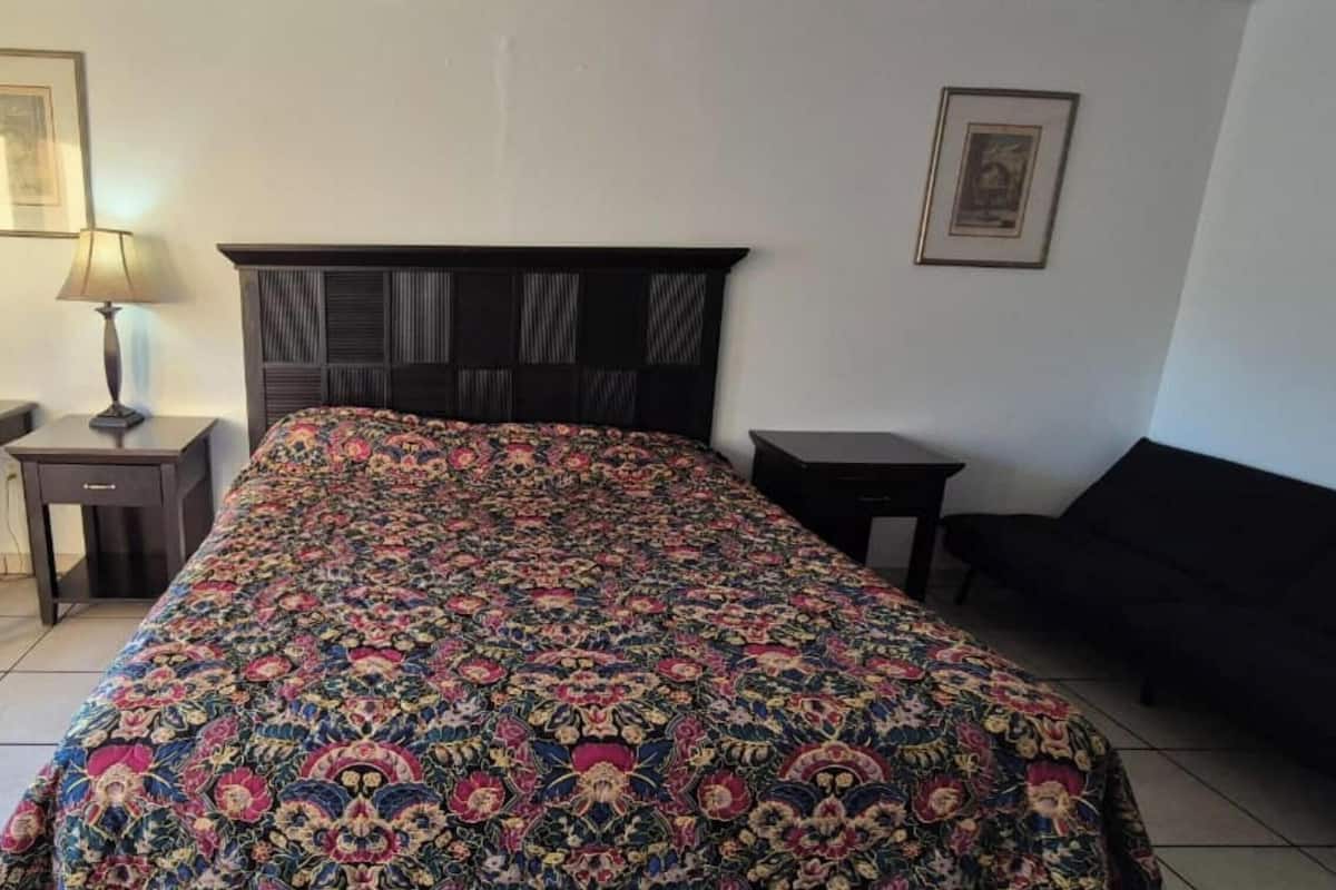 Kamar, 1 Tempat Tidur King, Bebas Asap Rokok | Setrika/meja setrika, Wi-Fi gratis, dan seprai linen