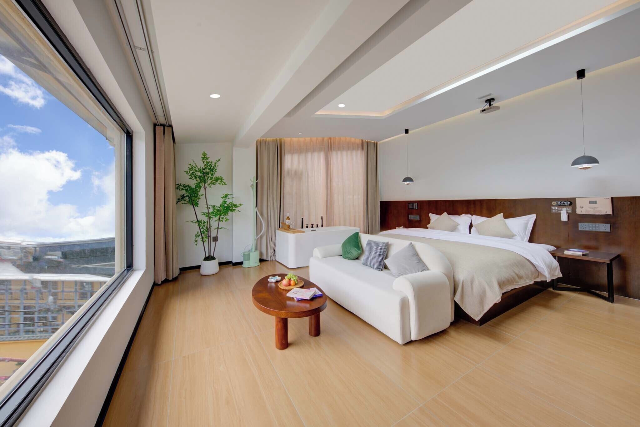 Design Double Room | Individually decorated, individually furnished, desk, laptop workspace