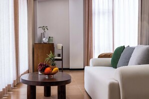 Exclusive-Zweibettzimmer | Wohnbereich