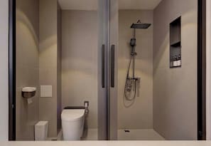 Chambre Double Familiale | Salle de bain | Douche, articles de toilette gratuits, sèche-cheveux, chaussons