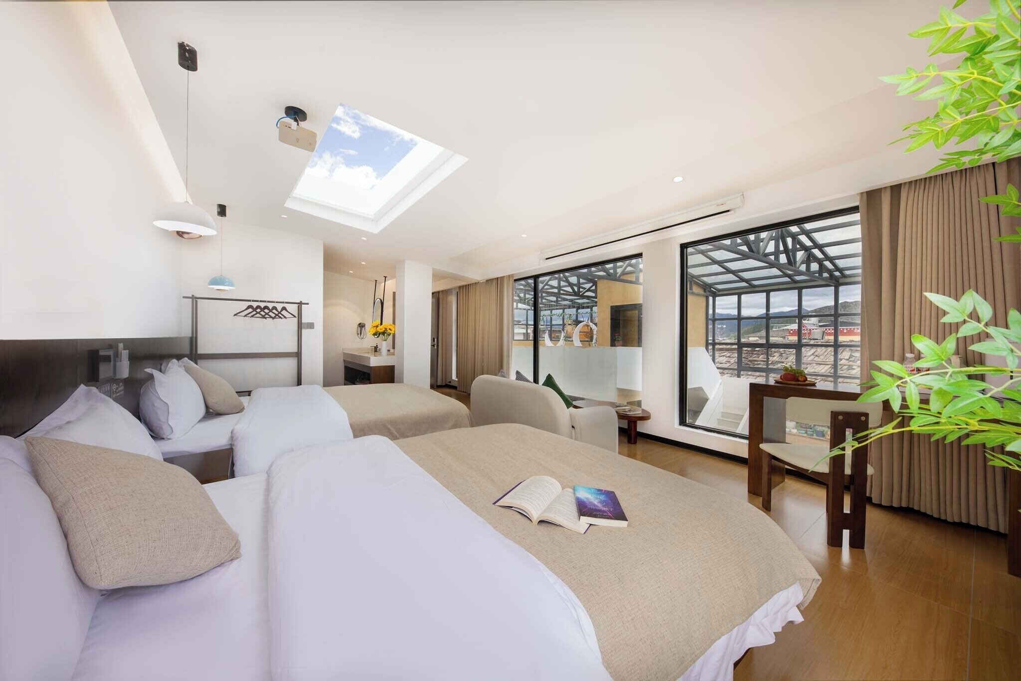 Exclusive Twin Room | Individually decorated, individually furnished, desk, laptop workspace