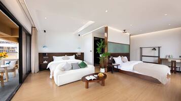 ห้องแฟมิลี่ดับเบิล | โต๊ะทำงาน, พื้นที่ทำงานแบบใช้แล็ปท็อป, ผ้าม่านกันแสง, ห้องเก็บเสียง