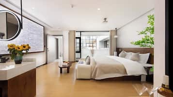 Habitación doble Deluxe | Decoración personalizada, muebles diferentes y escritorio