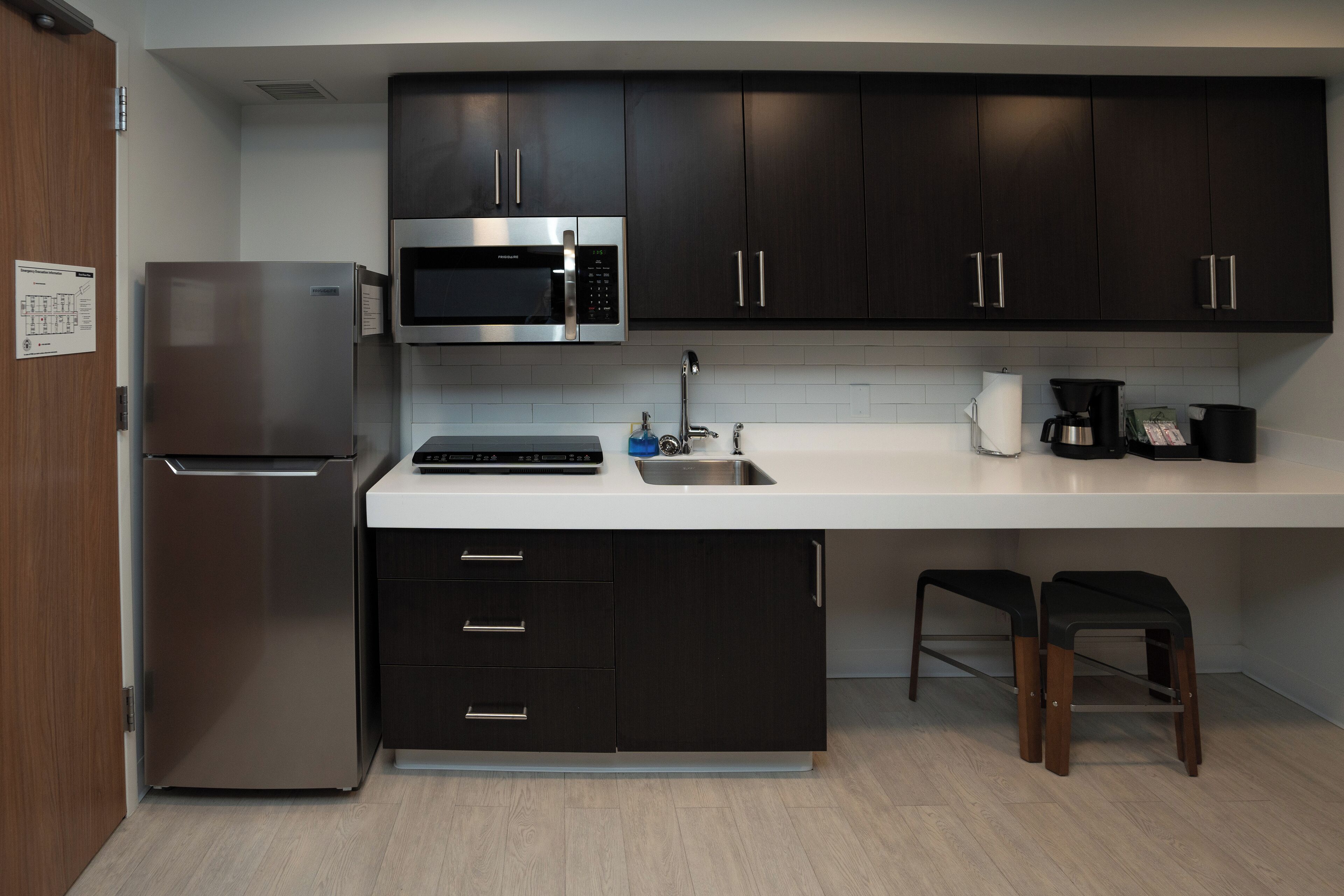 华丽开间套房 | 私人厨房 | 迷你冰箱、微波炉