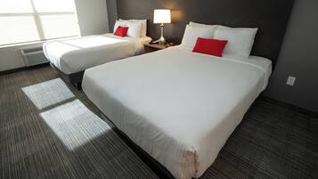 Deluxe-Studiosuite | Schreibtisch, laptopgeeigneter Arbeitsplatz, Verdunkelungsvorhänge