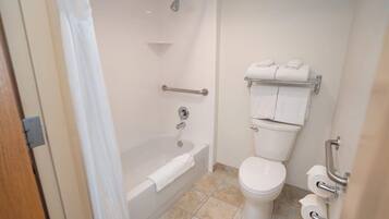 Single Room, 1 King Bed | Bathroom