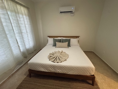 3-bedroom ocean-view house in peaceful Isabela with AC