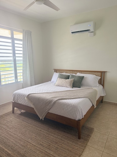 3-bedroom ocean-view house in peaceful Isabela with AC