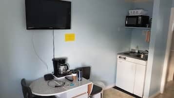 Frigobar, microondas, cafetera/tetera