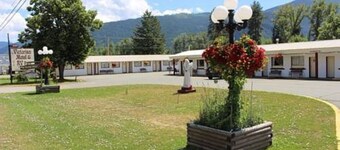 Victorian Motel & RV Park By Capital O Crowsnest
