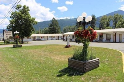 Victorian Motel & RV Park By Capital O Crowsnest