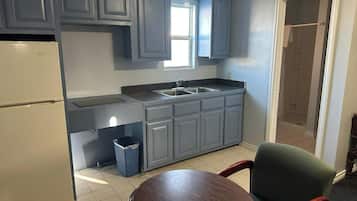 Frigobar, microondas, cafetera/tetera