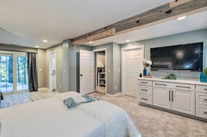 4 bedrooms, desk, iron/ironing board, travel cot - Hot Tub, Fire Pit & Private Hilltop Gazebo (Flagstaff)