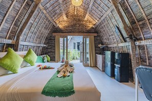 Room, 1 Queen Bed, Balcony | Desk, laptop workspace, free WiFi - Sunshine Village Canggu (Canggu)