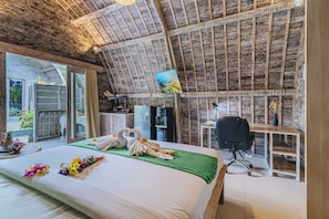 Room, 1 Queen Bed, Balcony | Desk, laptop workspace, free WiFi - Sunshine Village Canggu (Badung)