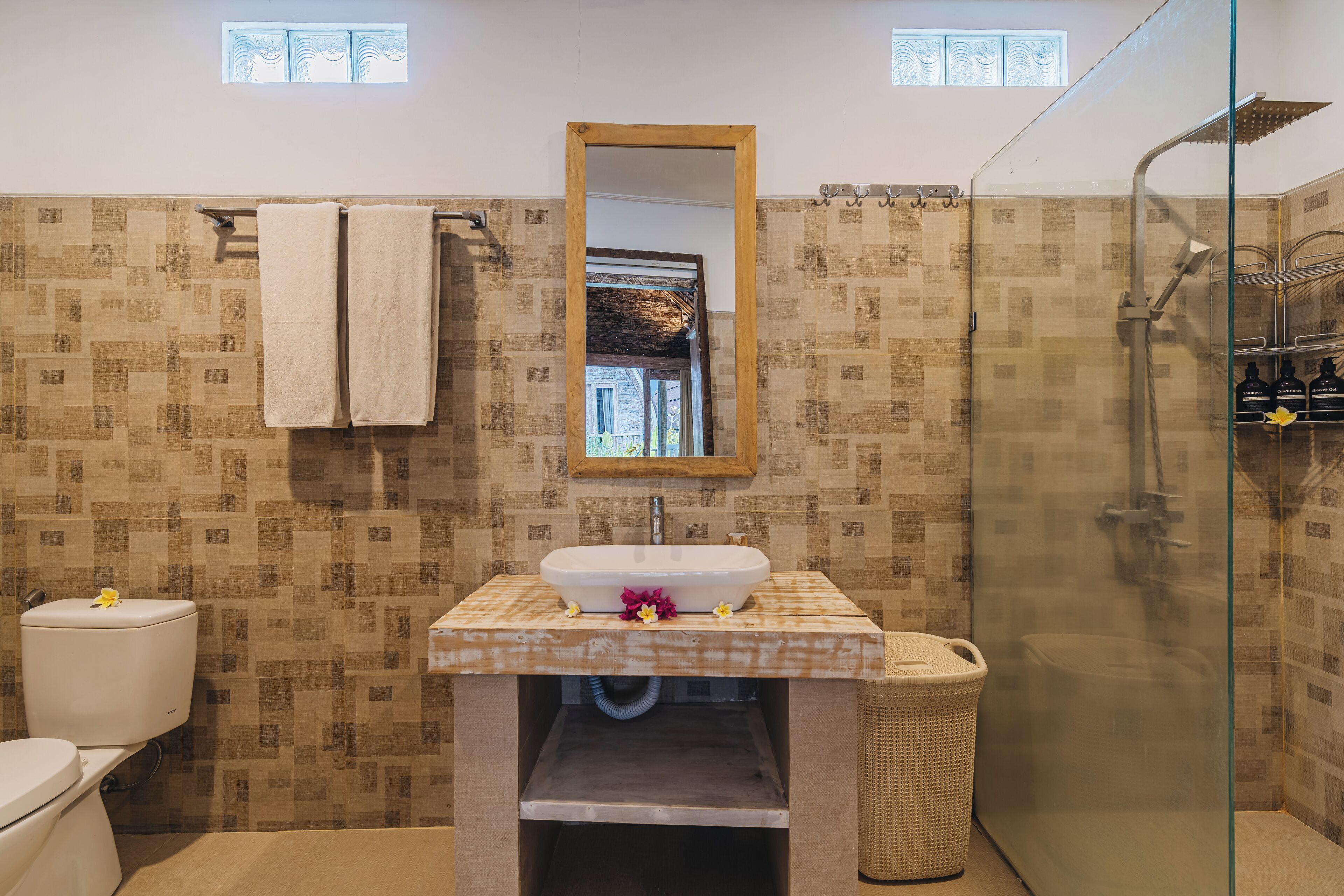 客房, 1 张大床, 阳台 | 浴室 | 淋浴设施、免费洗浴用品、毛巾、肥皂