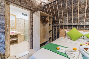 Room, 1 Queen Bed, Balcony | Desk, laptop workspace, free WiFi - Sunshine Village Canggu (Canggu)