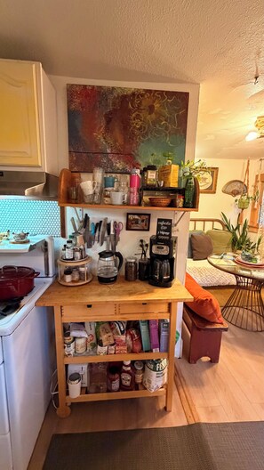 Interior - Charming Historical 2-Bedroom Home in Wonderful San Diego✨ (San Diego)