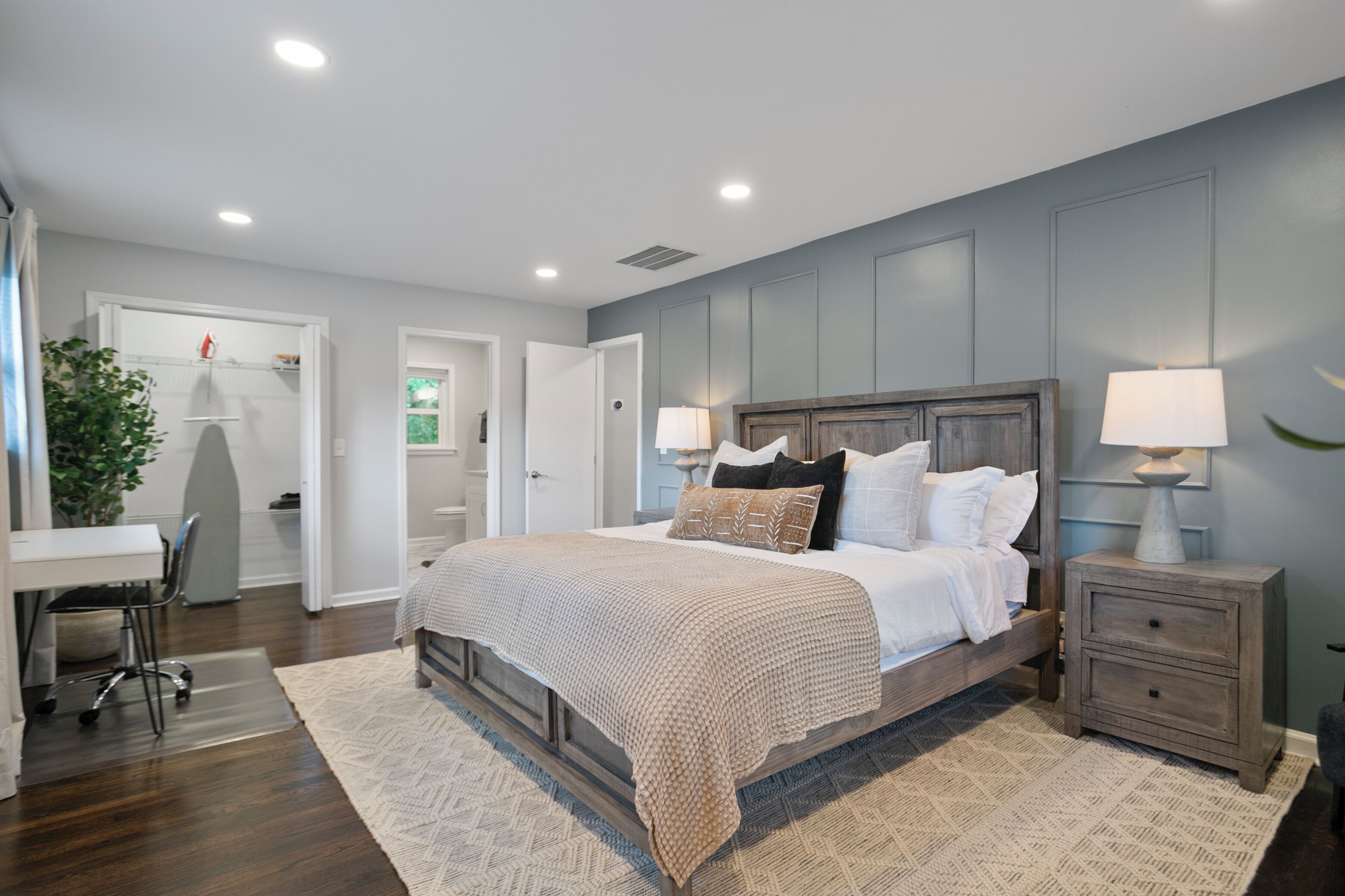 Desk, iron/ironing board, free WiFi, bed sheets