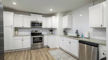 Refrigerador, microondas, horno y parrilla de estufa