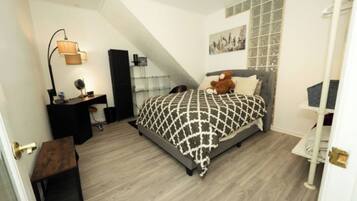 1 slaapkamer, een strijkplank/strijkijzer, reisbedje, wifi