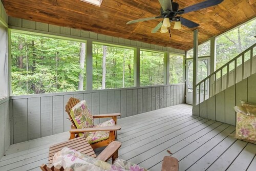 Beachfront Cabin - Kayaks - Community Amenities!