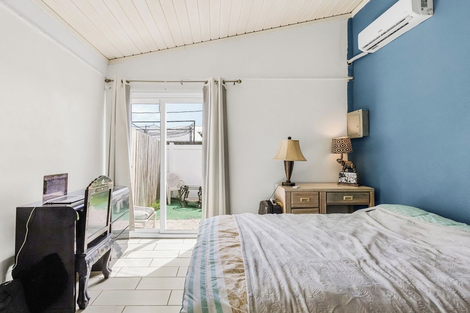 1 habitación, tabla de planchar con plancha y wifi 