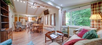 Earth's River Retreat: Kayaks, Wineries and GOTL