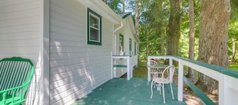 Earth's River Retreat: Kayaks, Wineries and GOTL