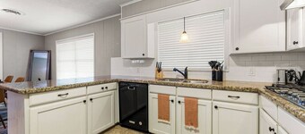 TX AandM| Fire Pit| Ping Pong| YES PETS| FAST Wi-Fi