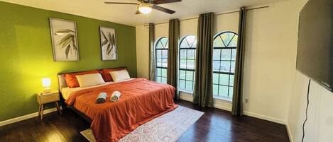 Iron/ironing board, WiFi, bed sheets