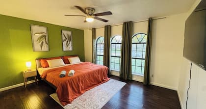 Fenced Yard • Fire pit • Fireplace • Pet Friendly