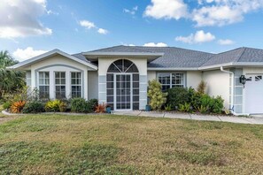 Exterior - 3 BR Pool Home, Near the Beach and Golf Courses! (Charlotte County)