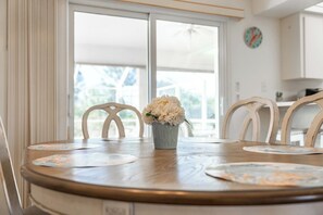 Dining - 3 BR Pool Home, Near the Beach and Golf Courses! (Charlotte County)