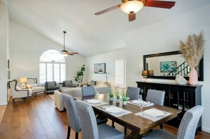Dining - Upscale Phoenix Abode: Walk to South Mountain Park (Phoenix)