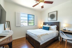 4 chambres, fer et planche à repasser, lit de bébé portatif, Wi-Fi