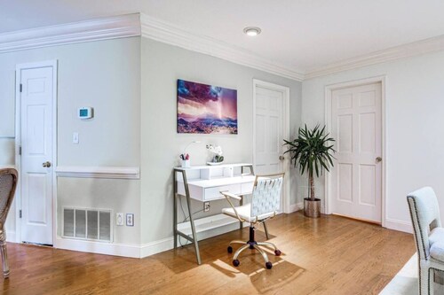 Decked-Out Sanctuary Near Loch Raven and Baltimore