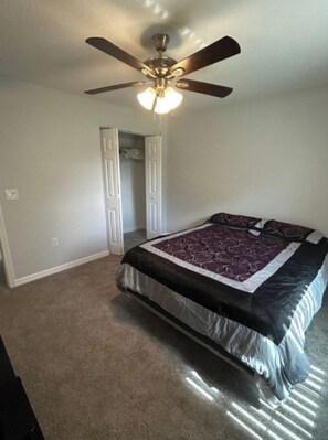 مكواة/لوح كي وواي فاي وملاءات أسرّة