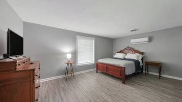 Iron/ironing board, travel crib, WiFi, bed sheets