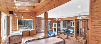 Hot Tub-GameRoom-Gym -Sleeps 20-Walk to Masters