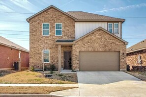 Exterior - Fenced Yard • Foosball • Putting Green (Fort Worth)